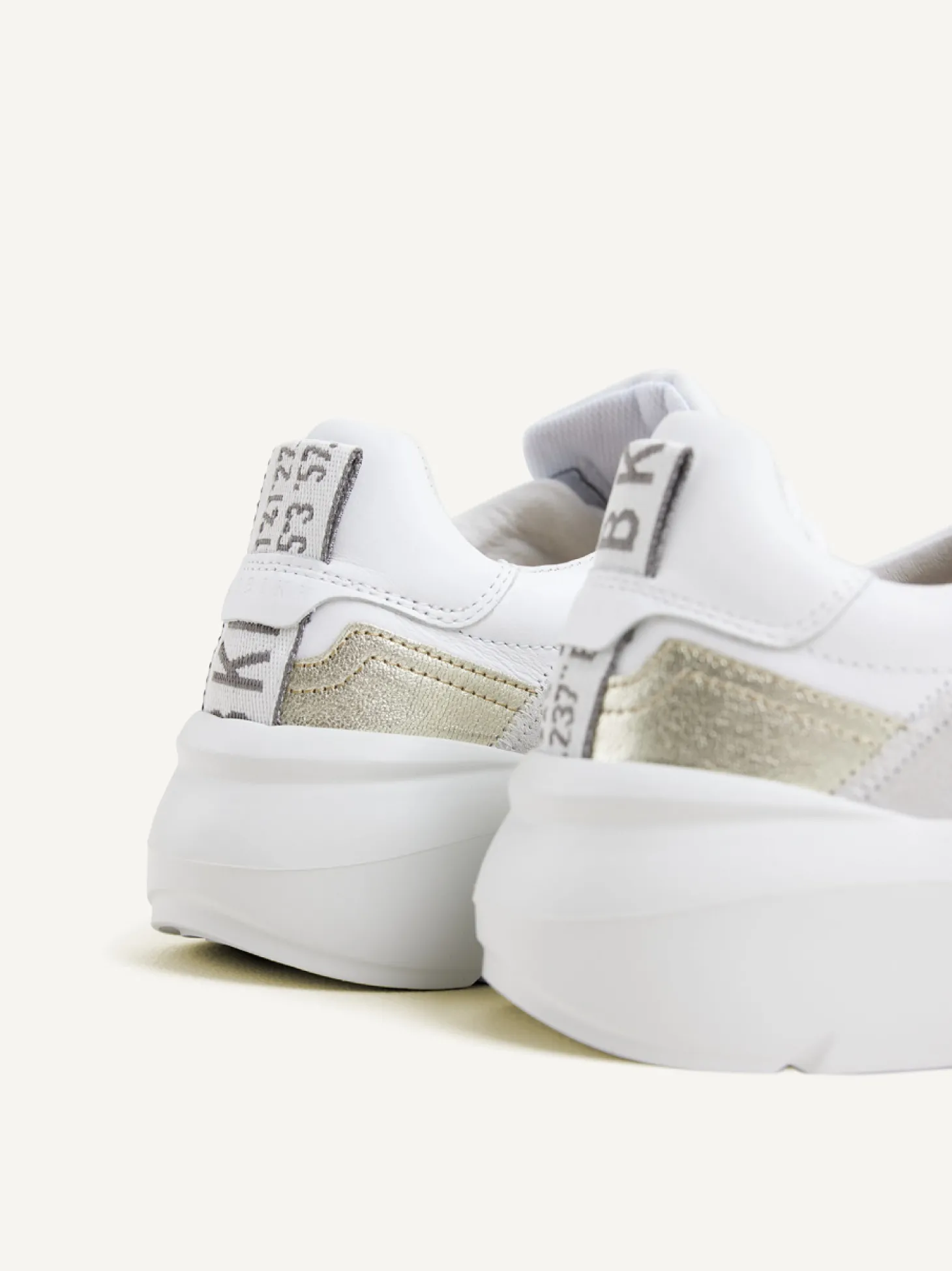 Roque Roman Wit Gouden Sneakers Voor Dames